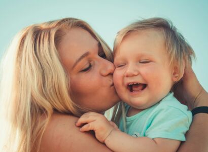 comment la maman rassure son enfant