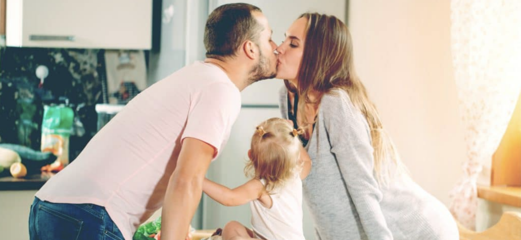 couple amoureux après bébé