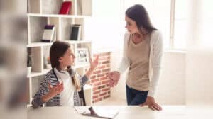 le parent répète encore et encore